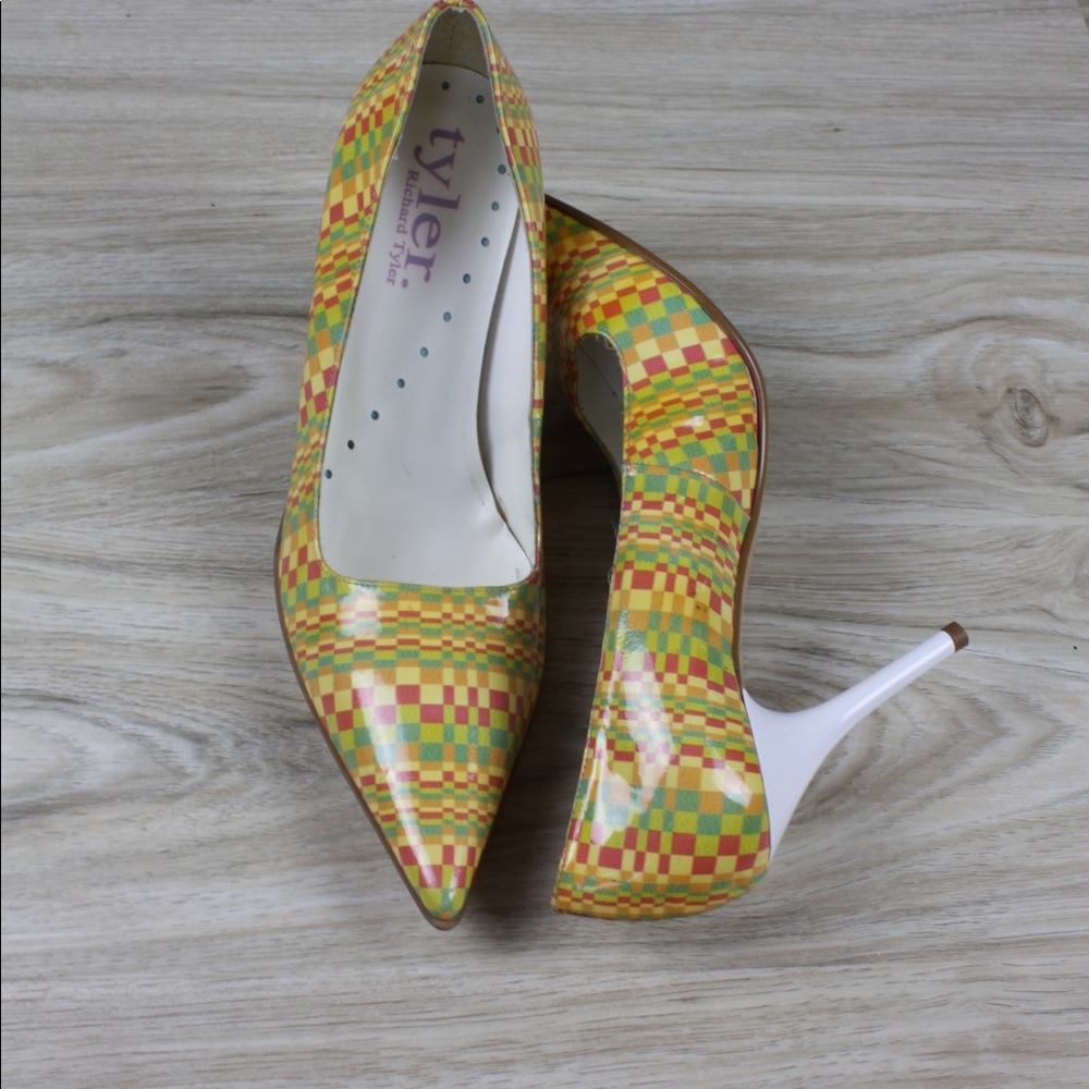 Richard Tyler pointed toe Pumps